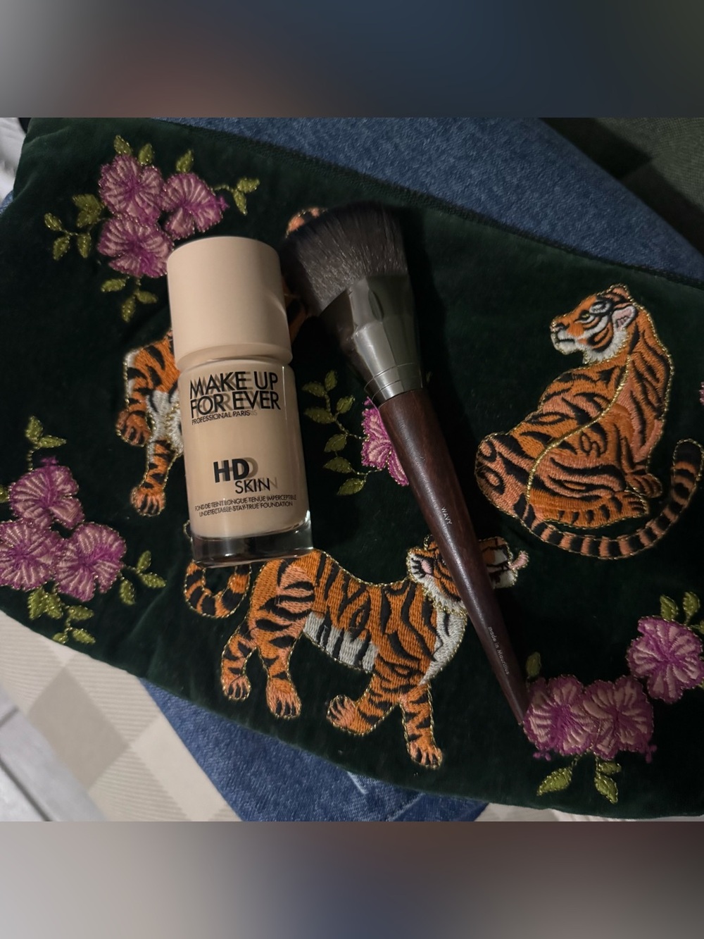 MAKE UP FOR EVER HD Skin Foundation + Professional Brush